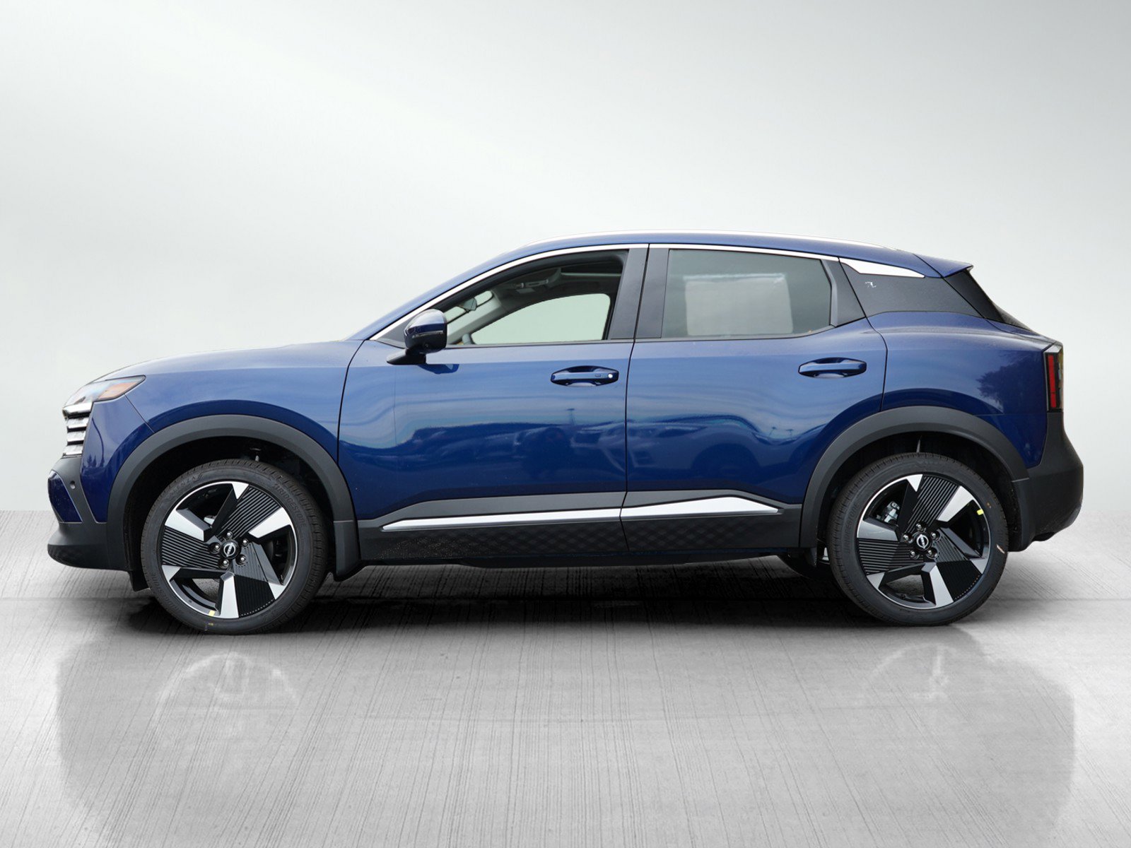 2025 Nissan Kicks SR photo 3