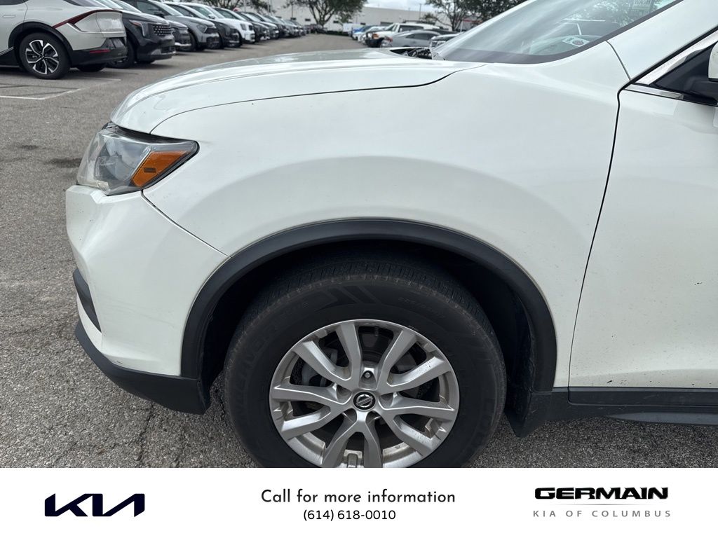 2018 Nissan Rogue SV photo 9