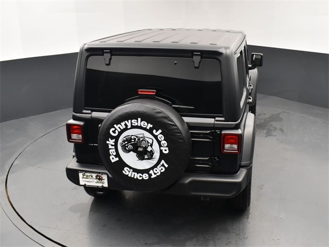 2025 Jeep Wrangler photo 16