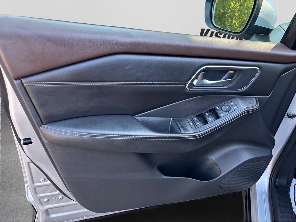 2021 Nissan Rogue SV photo 12