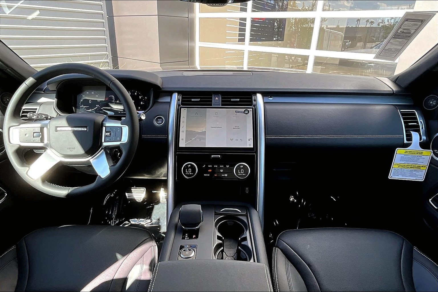 2026 Land Rover Discovery SE photo 4