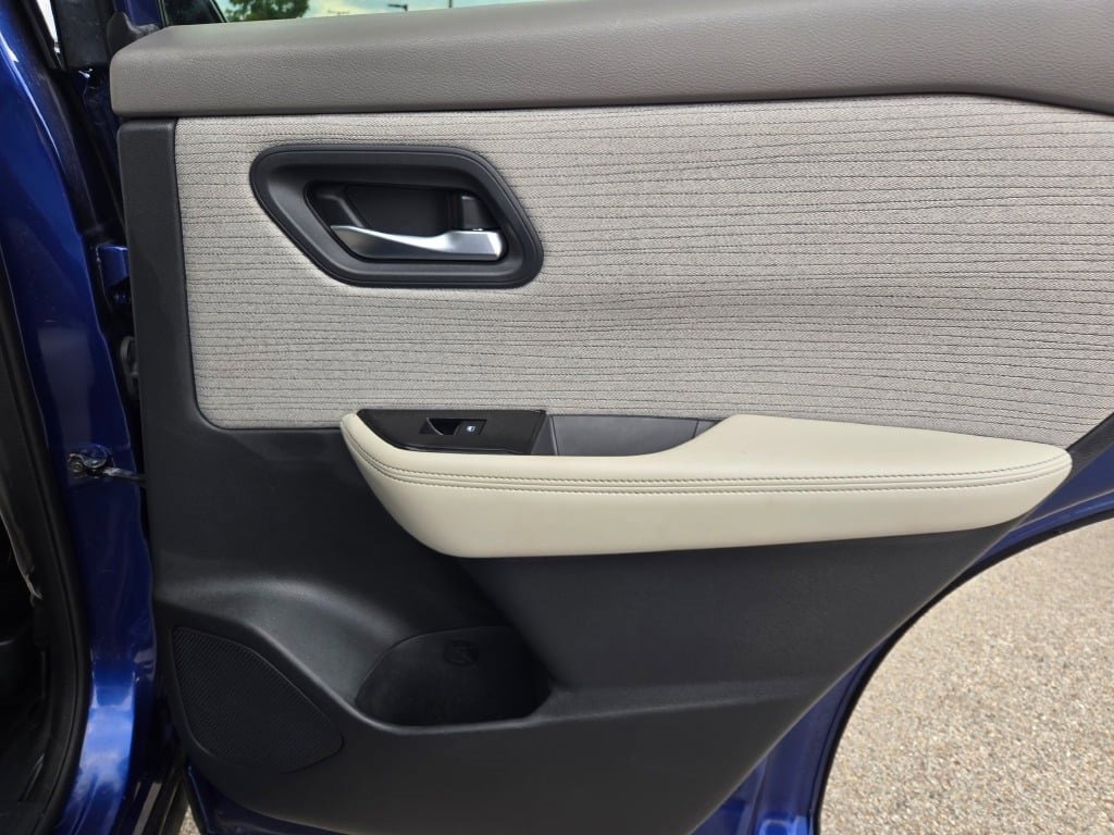 2021 Nissan Rogue SV photo 8