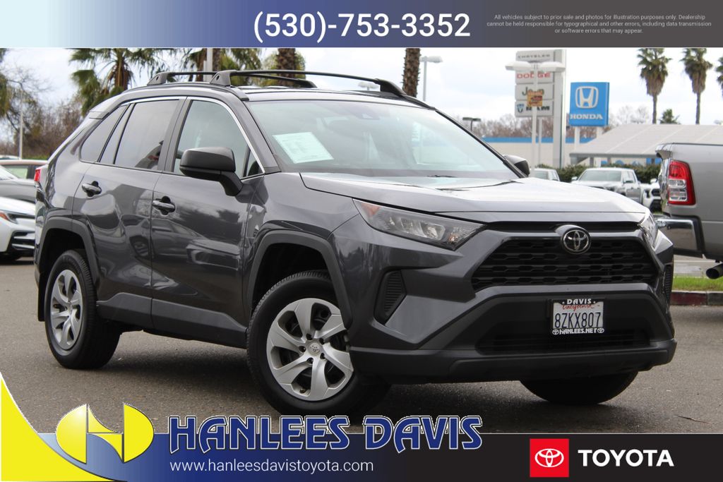 2021 Toyota RAV4 LE's photo