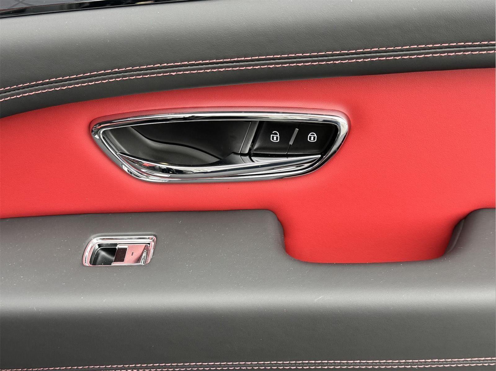 2024 Bentley Bentayga V8 photo 21
