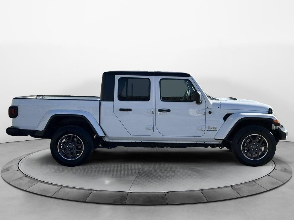 2023 Jeep Gladiator Overland photo 2