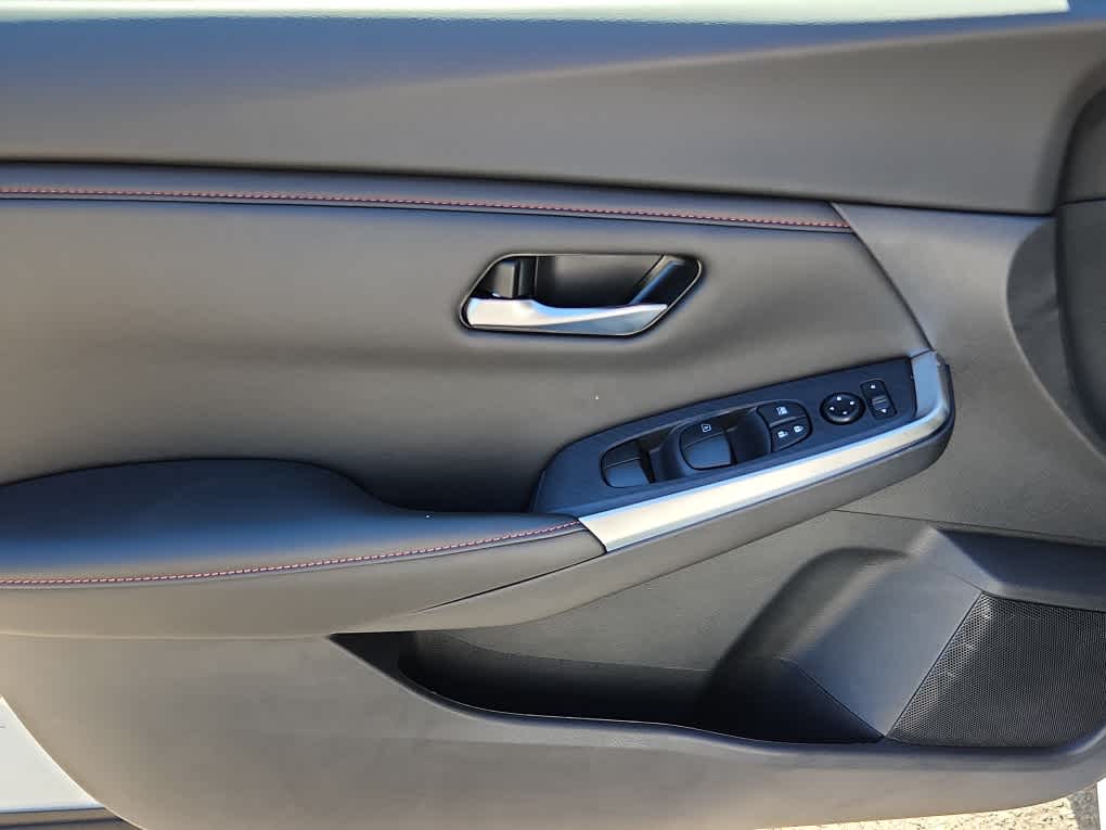 2025 Nissan Sentra SR photo 14