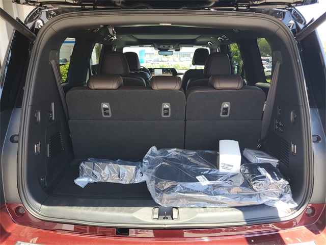 2025 Nissan Armada Platinum Reserve photo 4