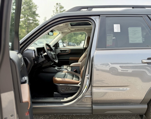 2025 Ford Bronco Sport Outer Banks photo 11