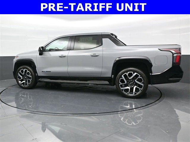 2025 Chevrolet Silverado EV RST photo 4