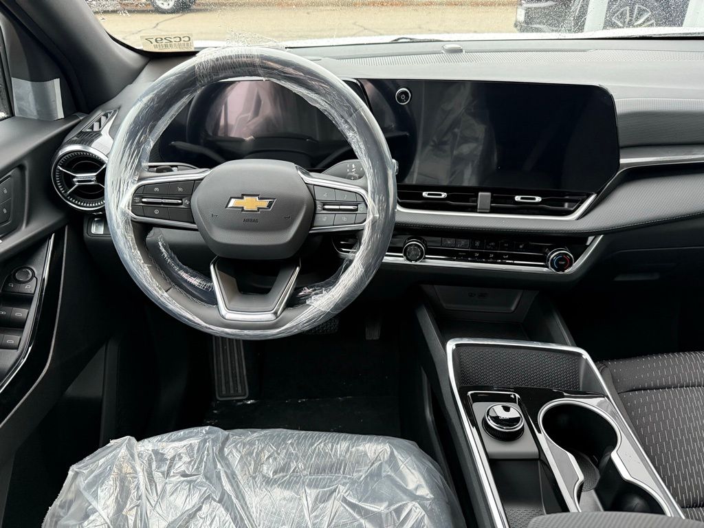 2026 Chevrolet Equinox LT photo 2