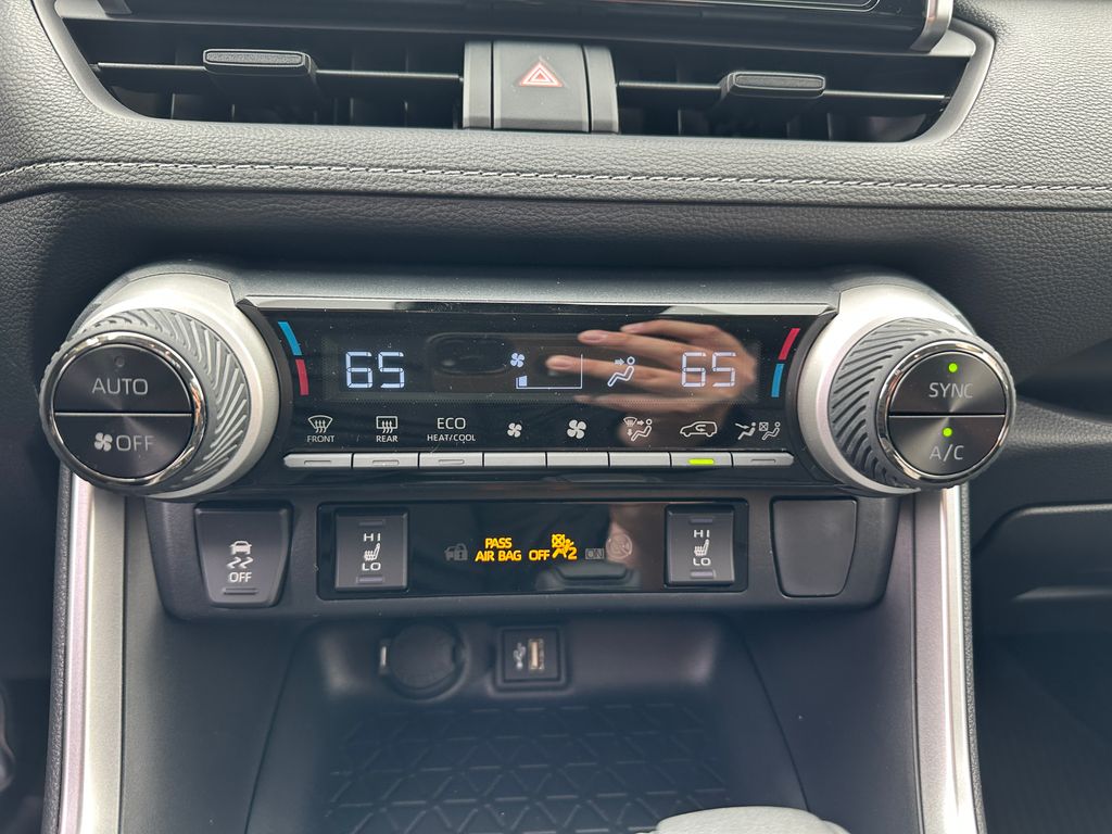 2025 Toyota RAV4 Hybrid XLE photo 13