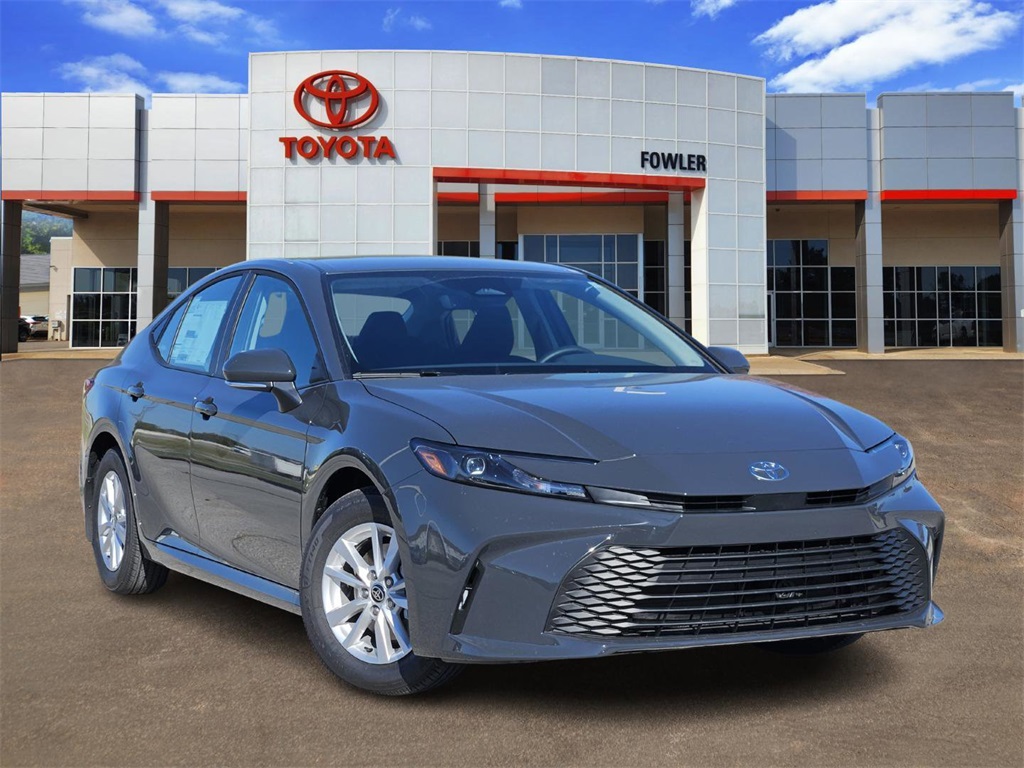 2026 Toyota Camry LE's photo