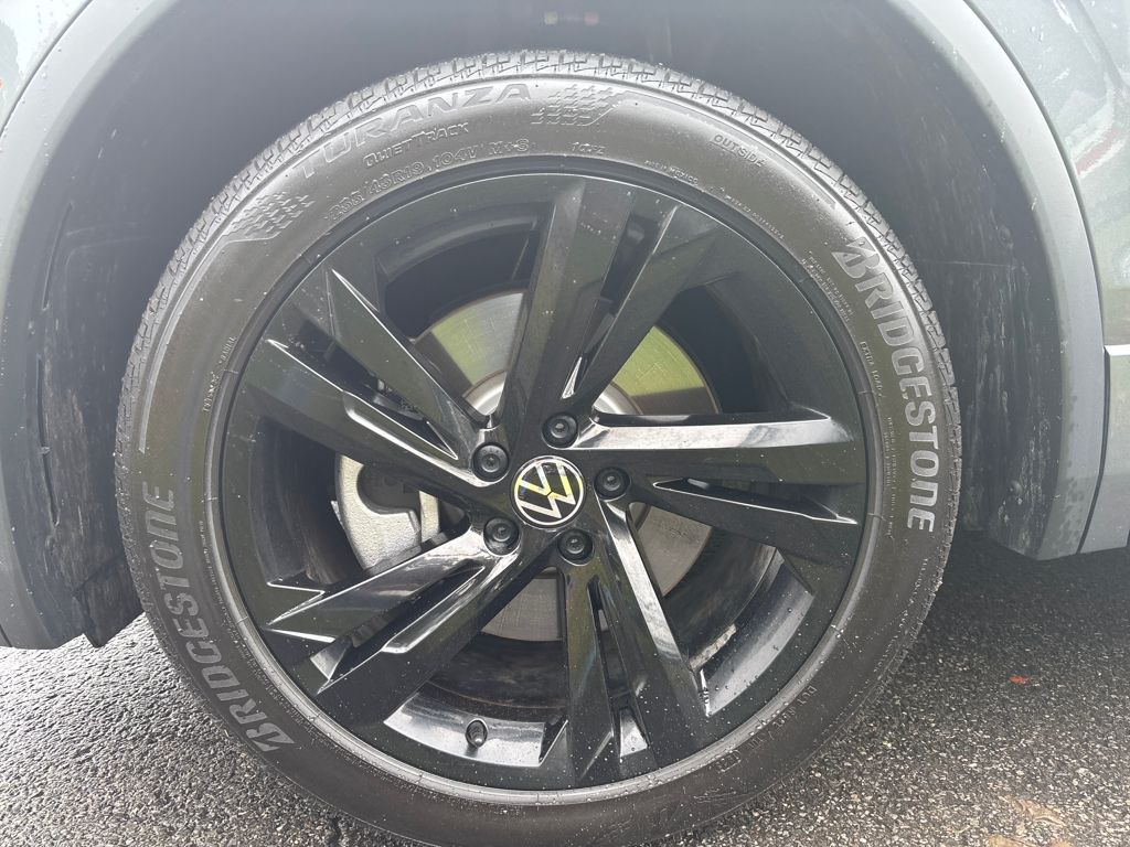 2024 Volkswagen Tiguan SE R-Line Black photo 9