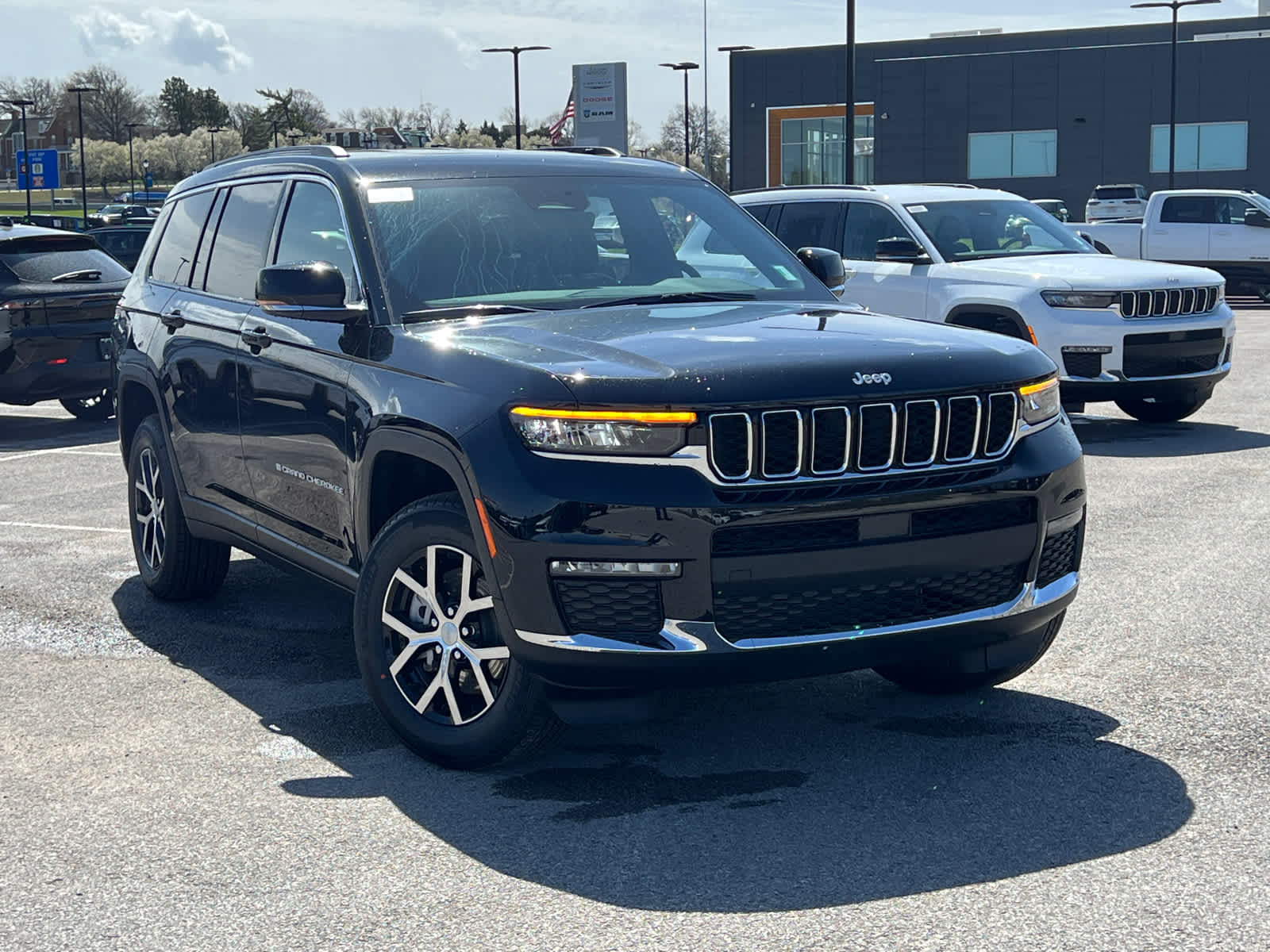 2025 Jeep Grand Cherokee Limited photo 2