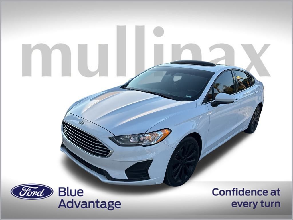 2020 Ford Fusion SE photo 2