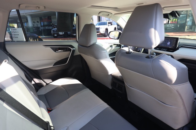 2021 Toyota RAV4 Hybrid XLE Premium photo 15