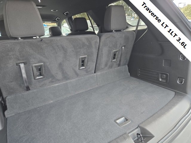 2023 Chevrolet Traverse Cloth photo 12