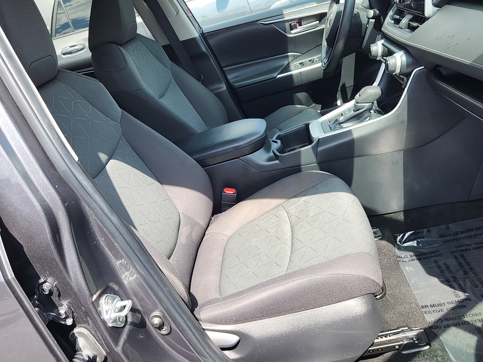 2023 Toyota RAV4 XLE photo 30