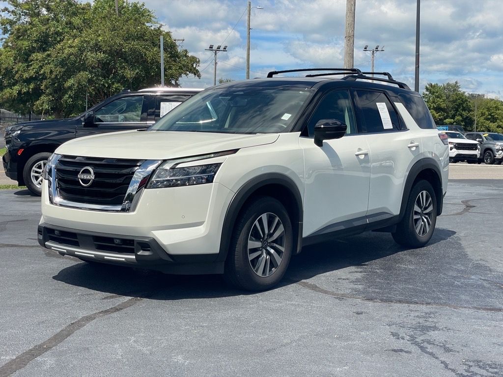 2024 Nissan Pathfinder SL photo 2