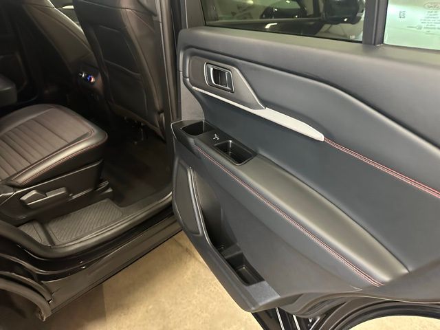 2025 Ford Explorer ST-Line photo 27