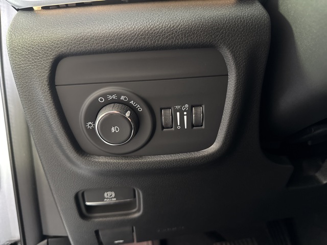2025 Jeep Grand Cherokee Limited photo 12