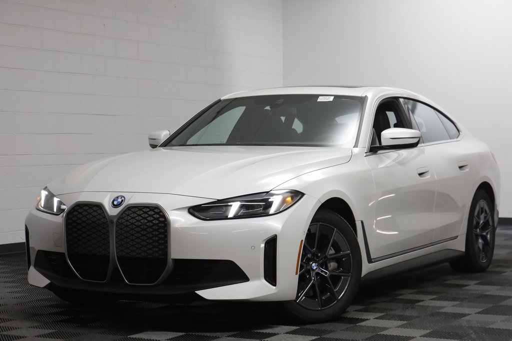 2025 BMW i4 40's photo