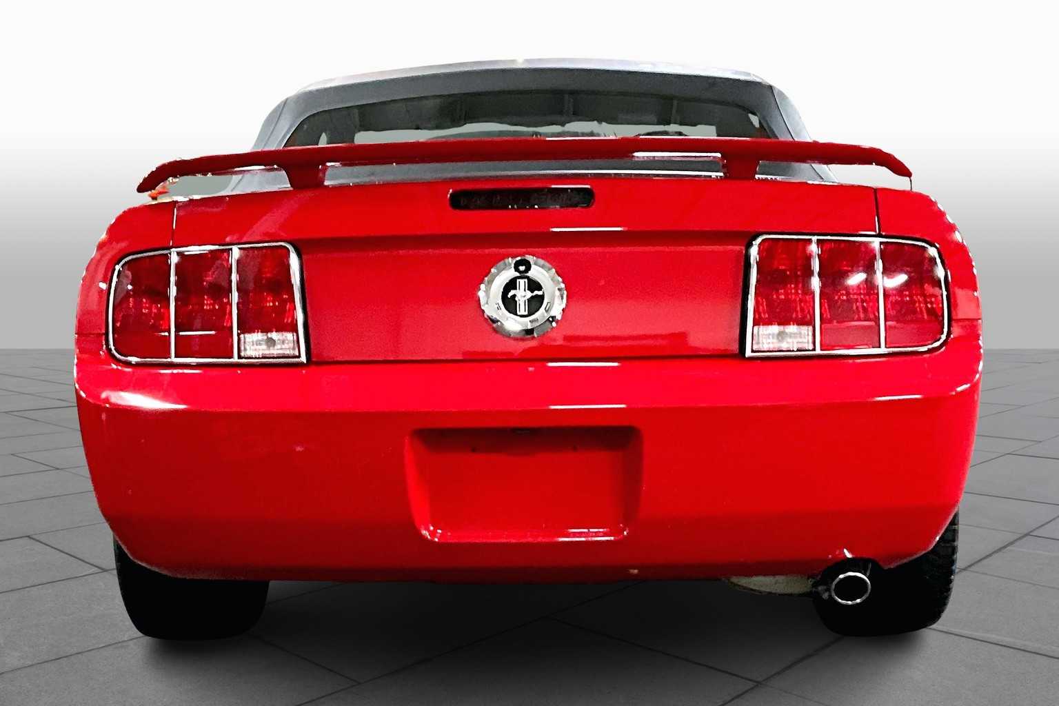2006 Ford Mustang Convertible photo 4