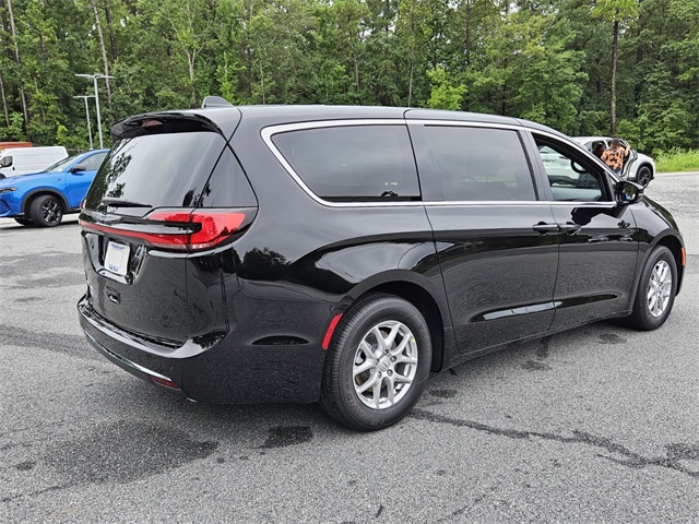 2026 Chrysler Pacifica photo 12