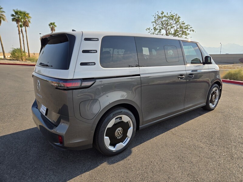 2025 Volkswagen ID. Buzz Pro Plus photo 4