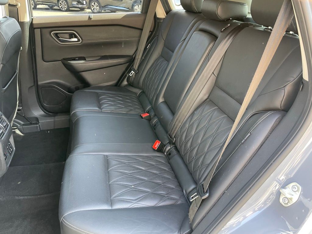 2023 Nissan Rogue Platinum photo 5