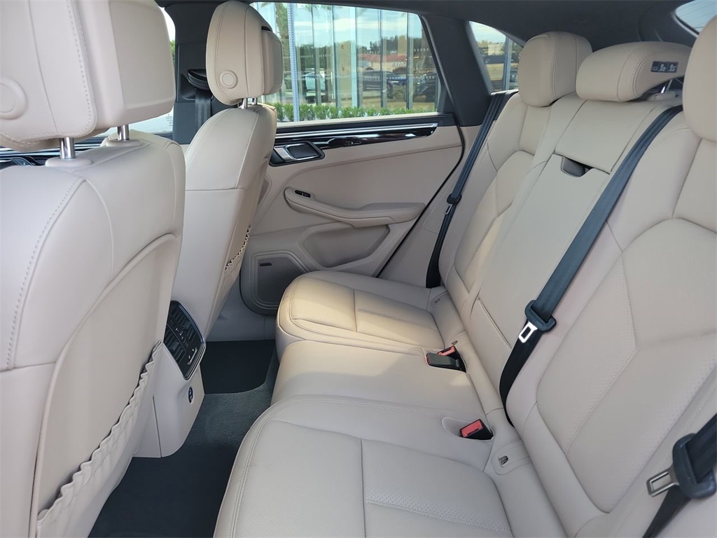2024 Porsche Macan T photo 13