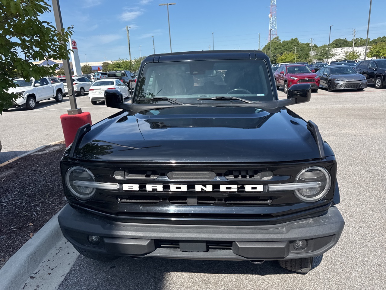 2021 Ford Bronco Outer Banks photo 2