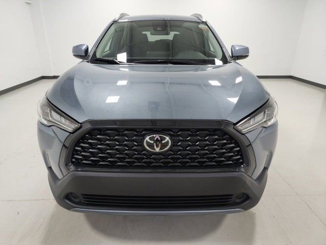 2022 Toyota Corolla Cross LE photo 4