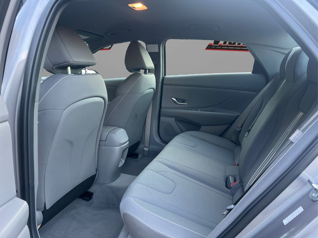 2024 Hyundai Elantra SEL photo 10