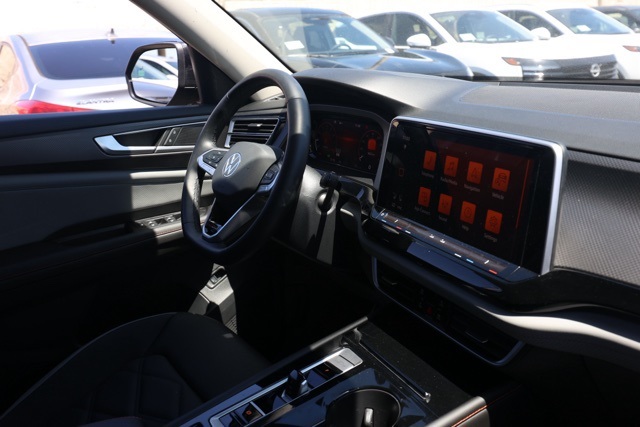 2024 Volkswagen Atlas Peak Edition SEL photo 18