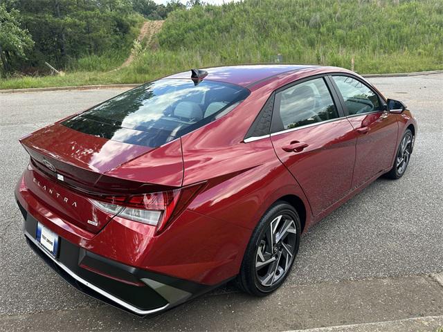 2025 Hyundai Elantra Hybrid Limited photo 5