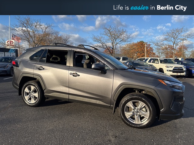 2022 Toyota RAV4 XLE's photo