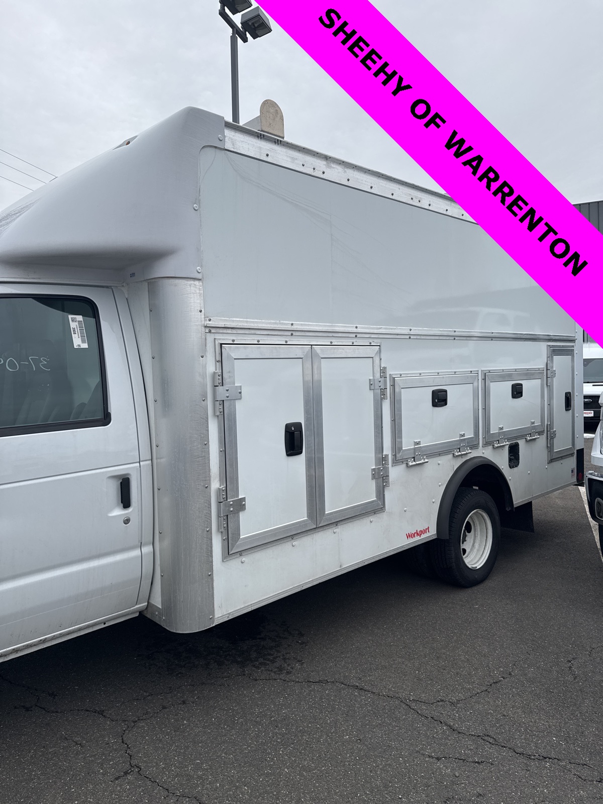 2025 Ford E-Series Cutaway Base's photo