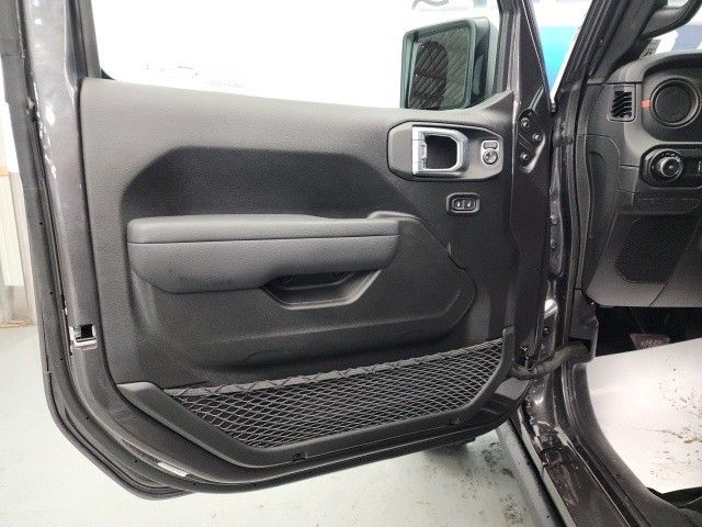 2025 Jeep Wrangler Rubicon photo 8