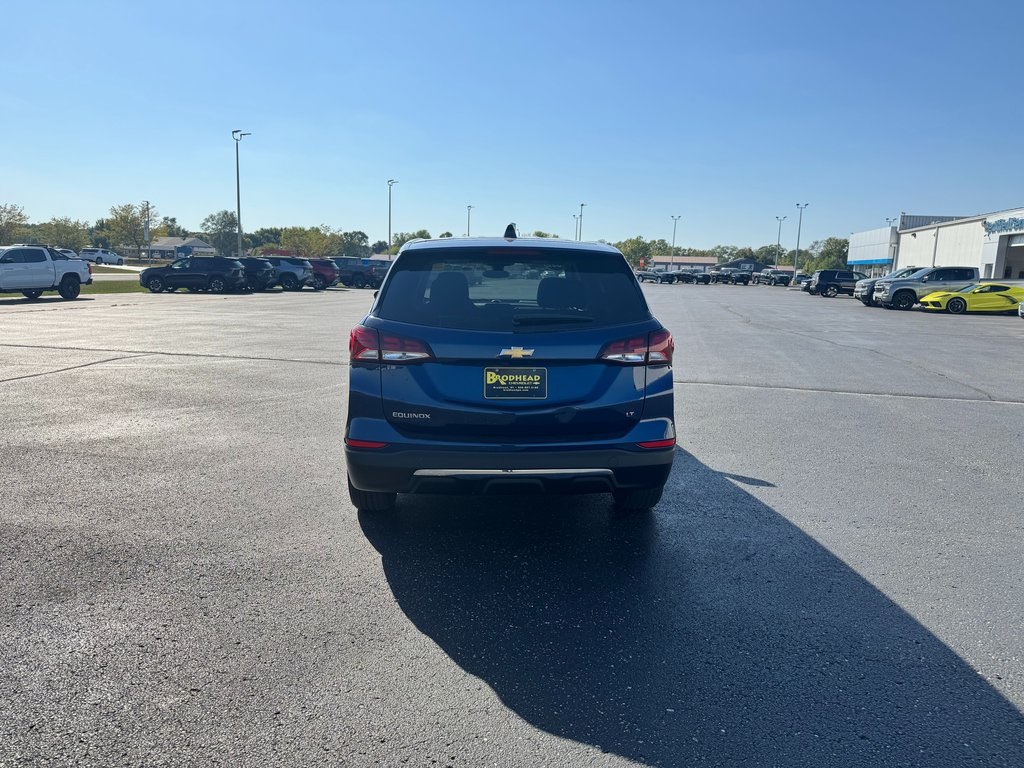 2022 Chevrolet Equinox LT photo 2