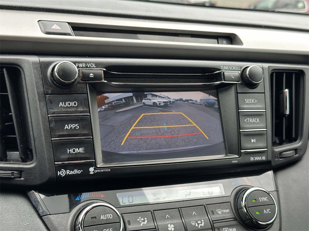 2016 Toyota RAV4 XLE photo 4