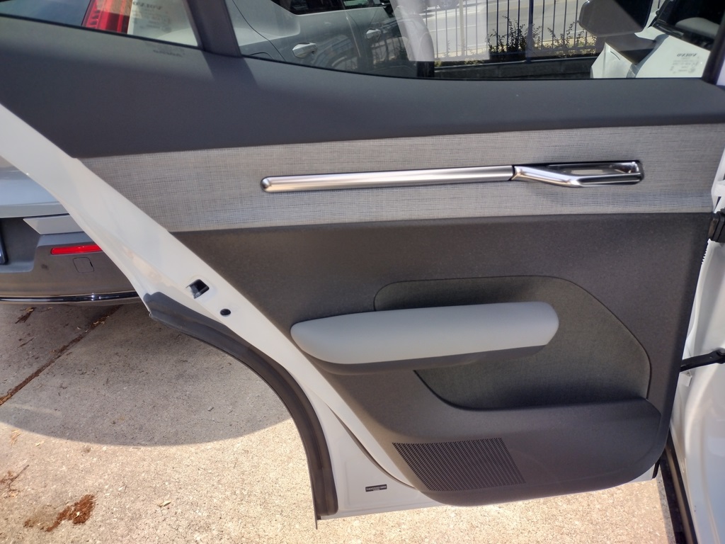 2025 VOLVO EX30 - Image 14