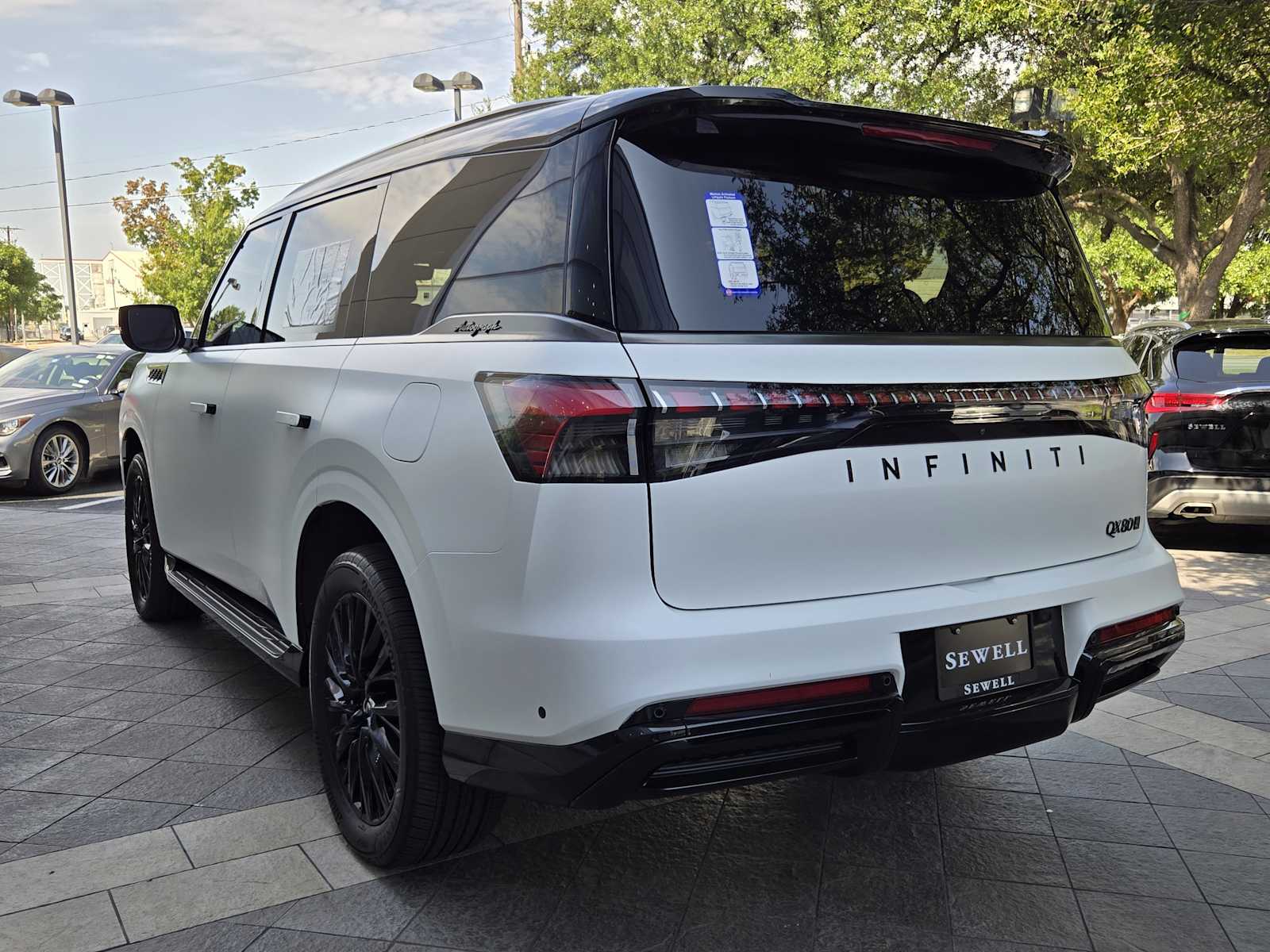 2025 Infiniti QX80 photo 4