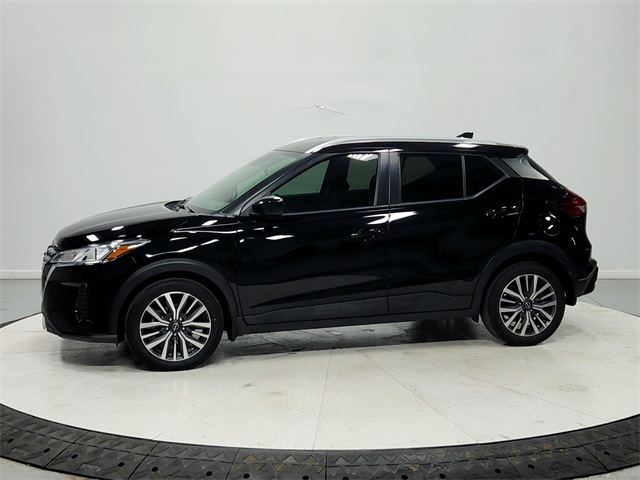 2022 Nissan Kicks SV photo 2