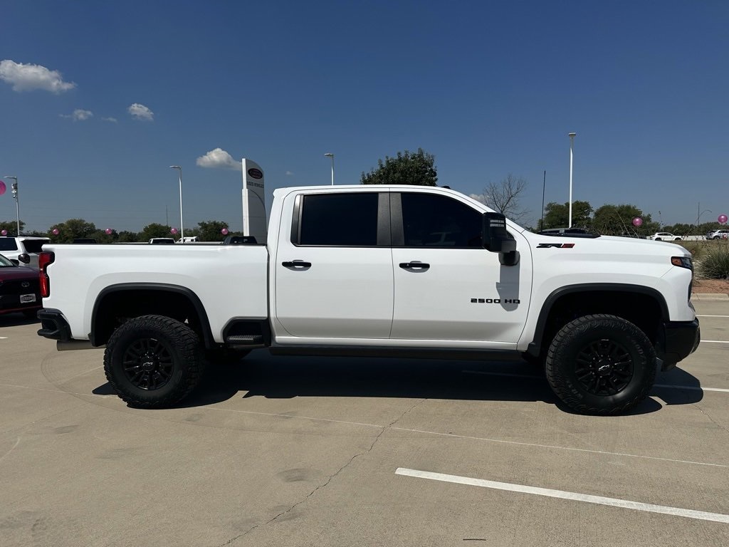 2025 Chevrolet Silverado 2500HD ZR2 photo 4