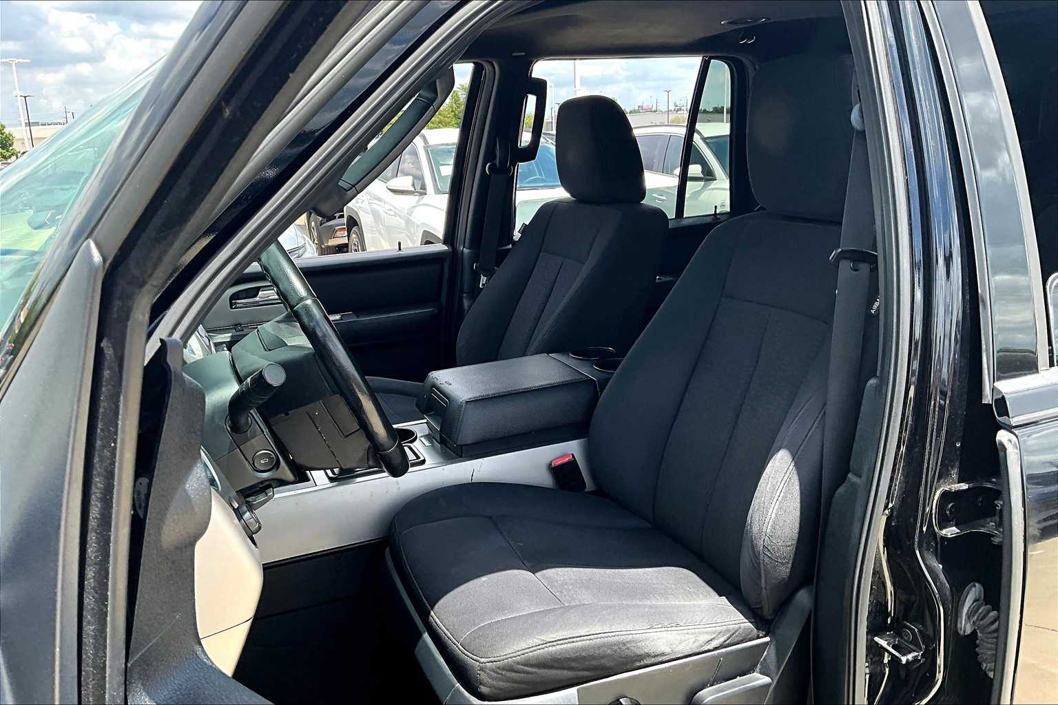 2017 Ford Expedition XLT photo 6