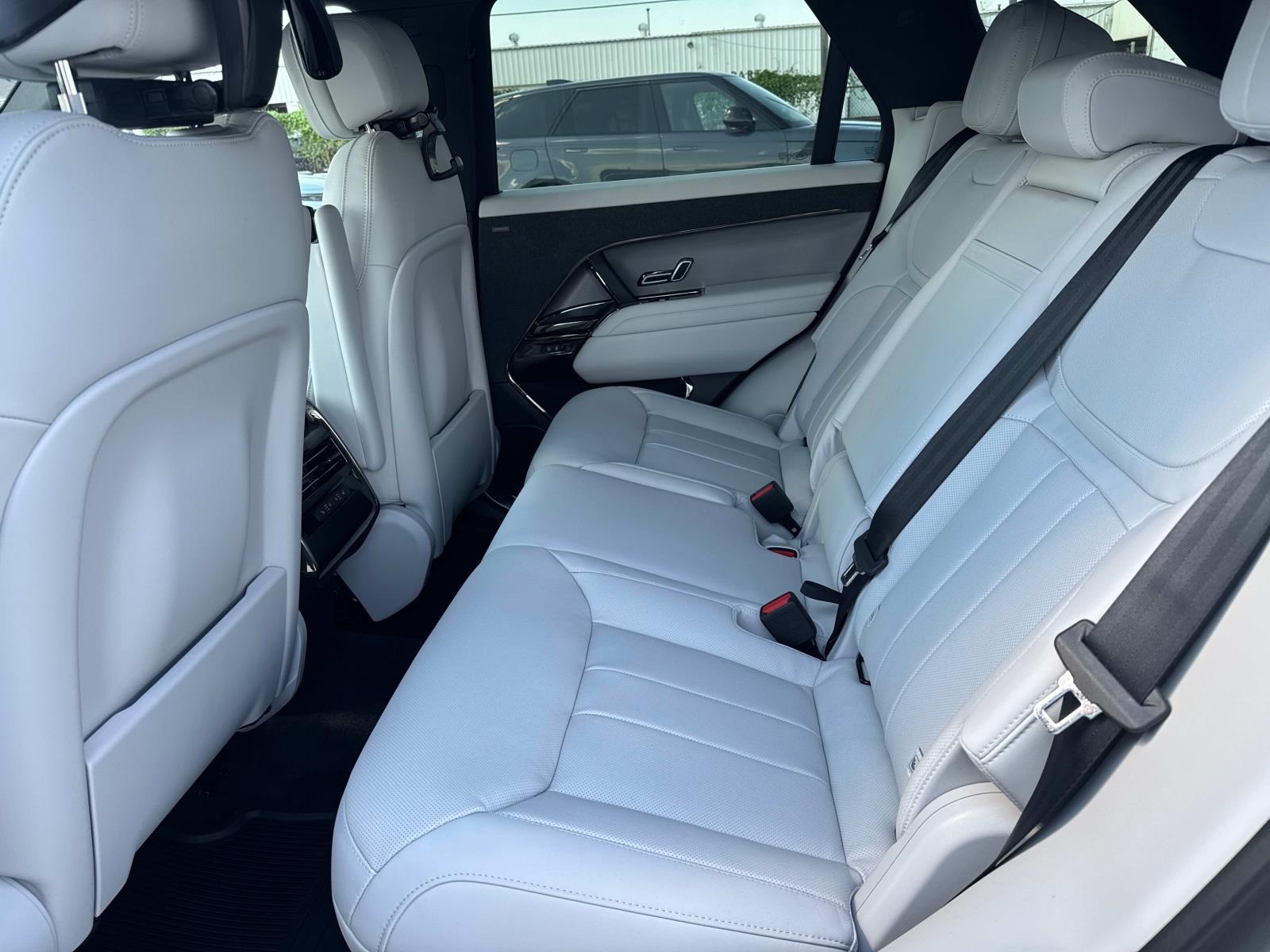 2025 Land Rover Range Rover Sport SE photo 8