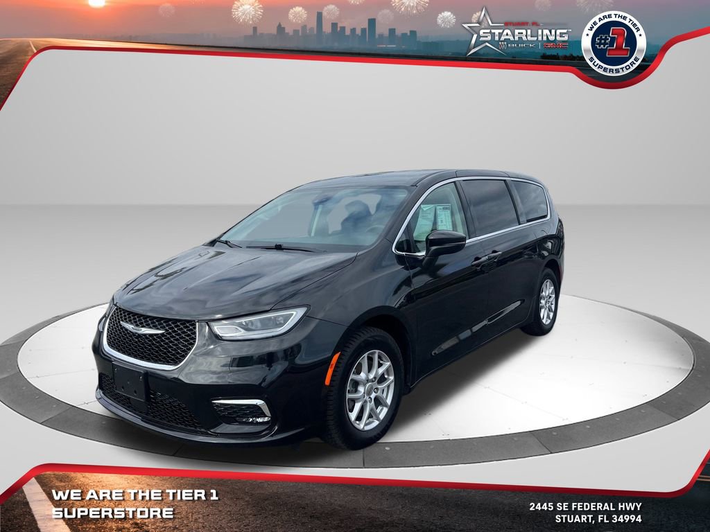 2023 Chrysler Pacifica Touring L's photo