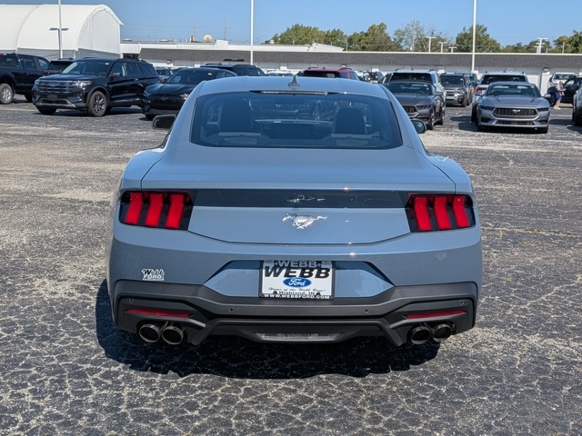 2025 Ford Mustang EcoBoost Premium photo 5
