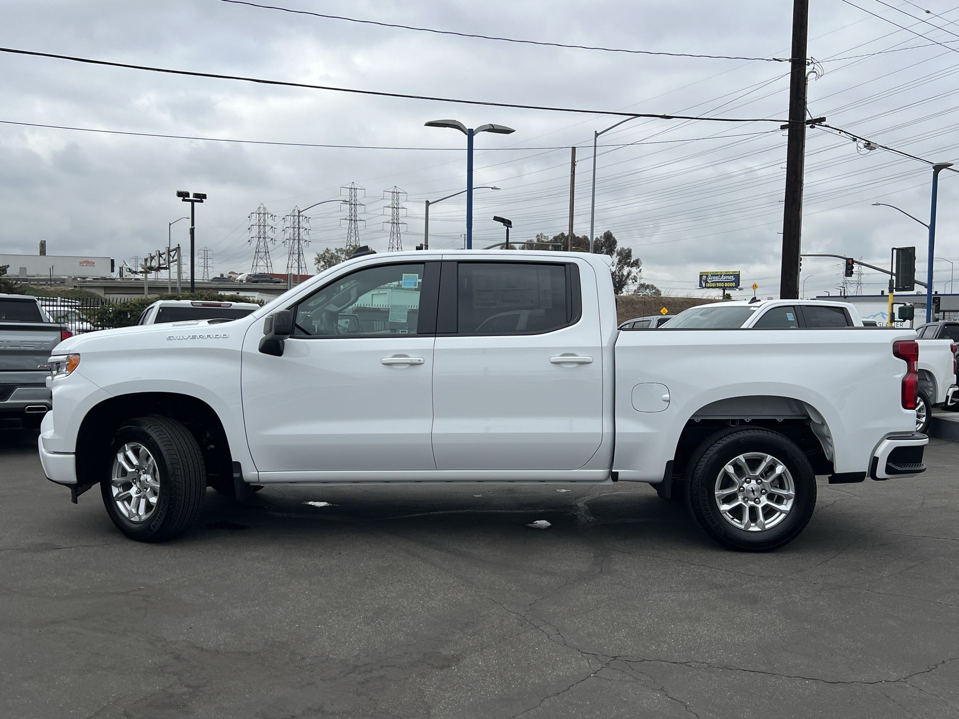 2025 Chevrolet Silverado 1500 RST photo 2
